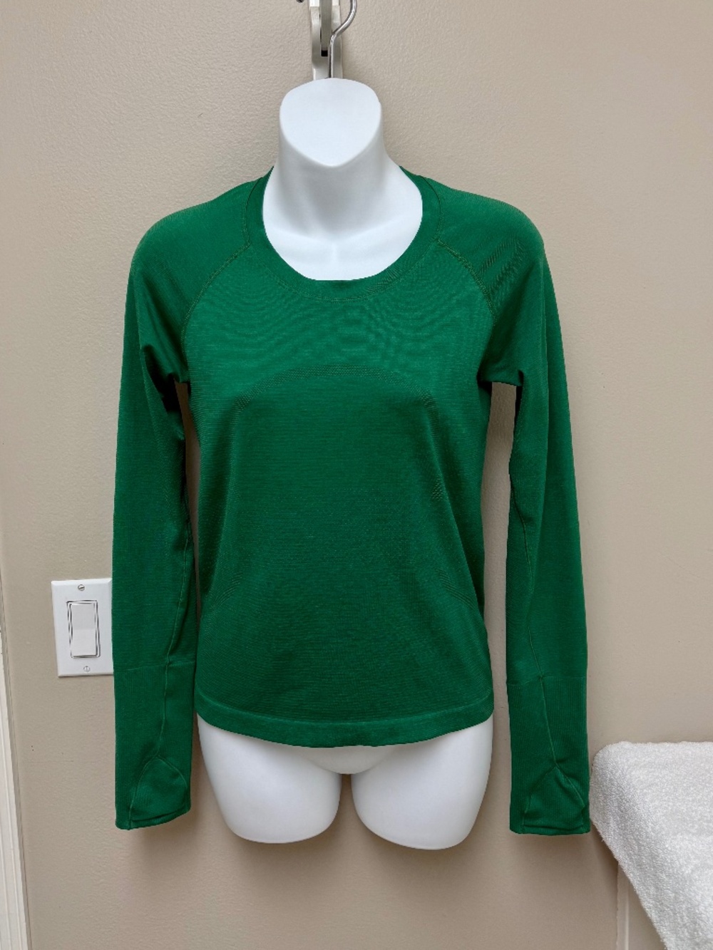 Lululemon Swiftly Tech Long-Sleeve Shirt 2.0 *Race Length Green Size 6
